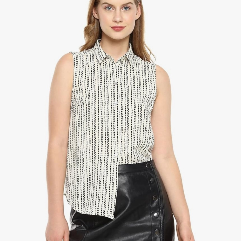 Collection B Black and White Sleeveless Button Down Shirt